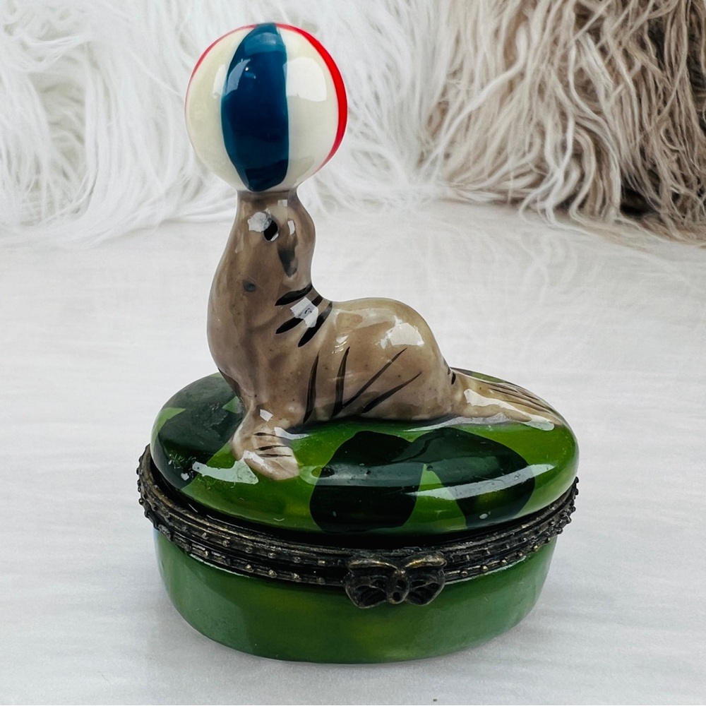 Vintage Seal Balancing A Ball On Its Nose Trinket Box